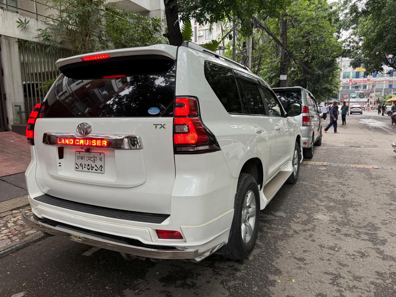 
								Toyota Land Cruiser Prado full									