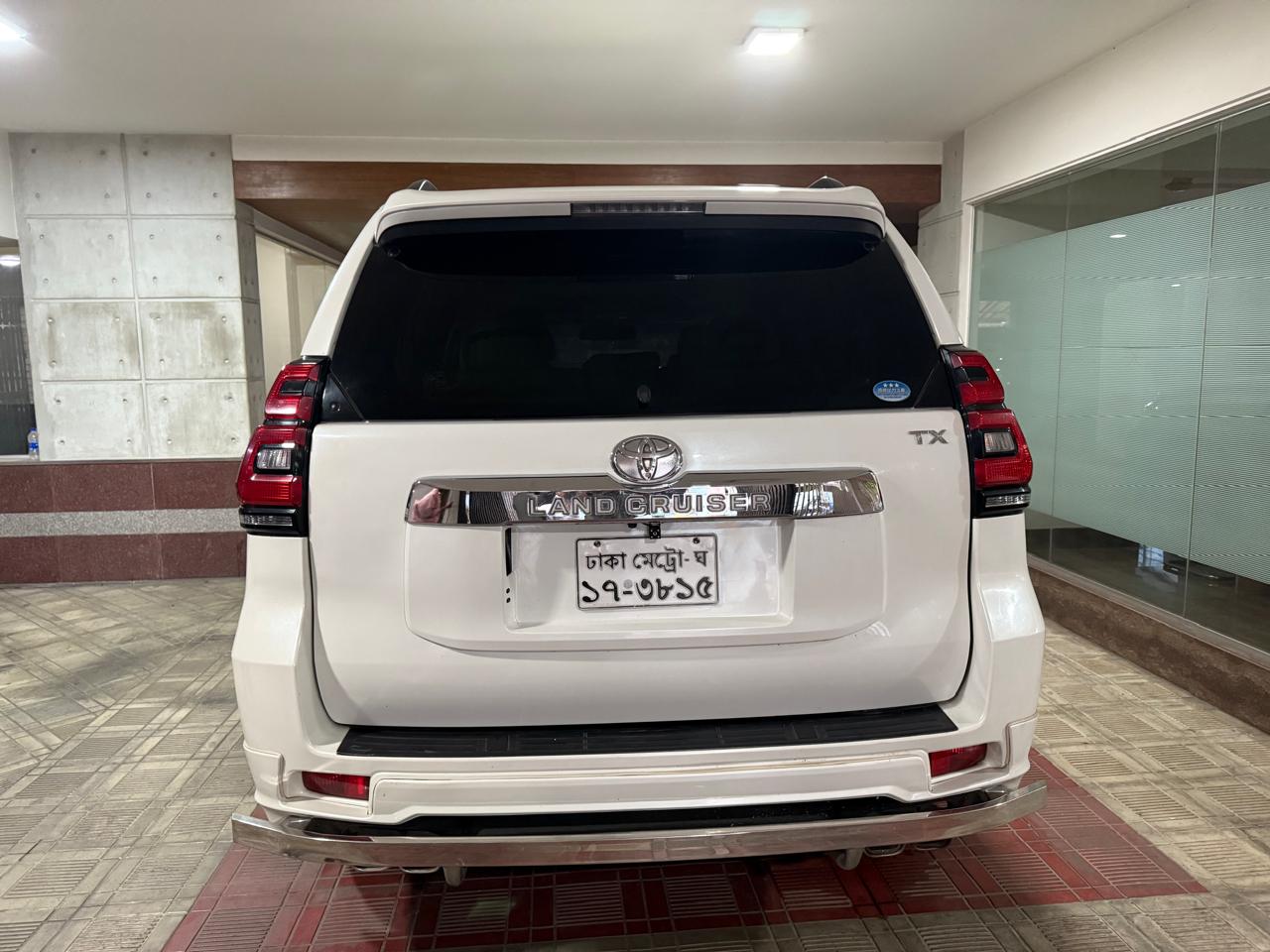 
								Toyota Land Cruiser Prado full									