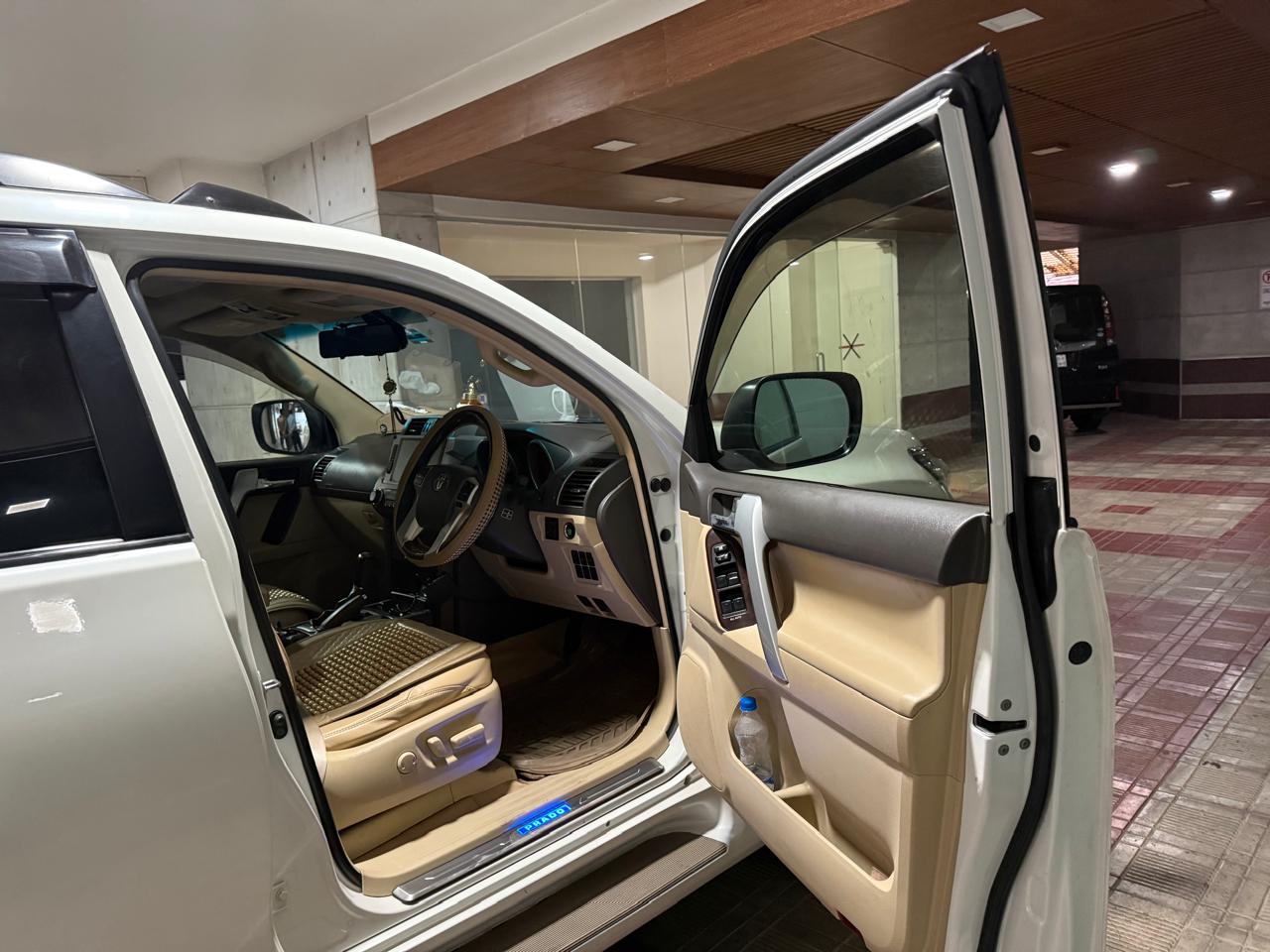 
								Toyota Land Cruiser Prado full									