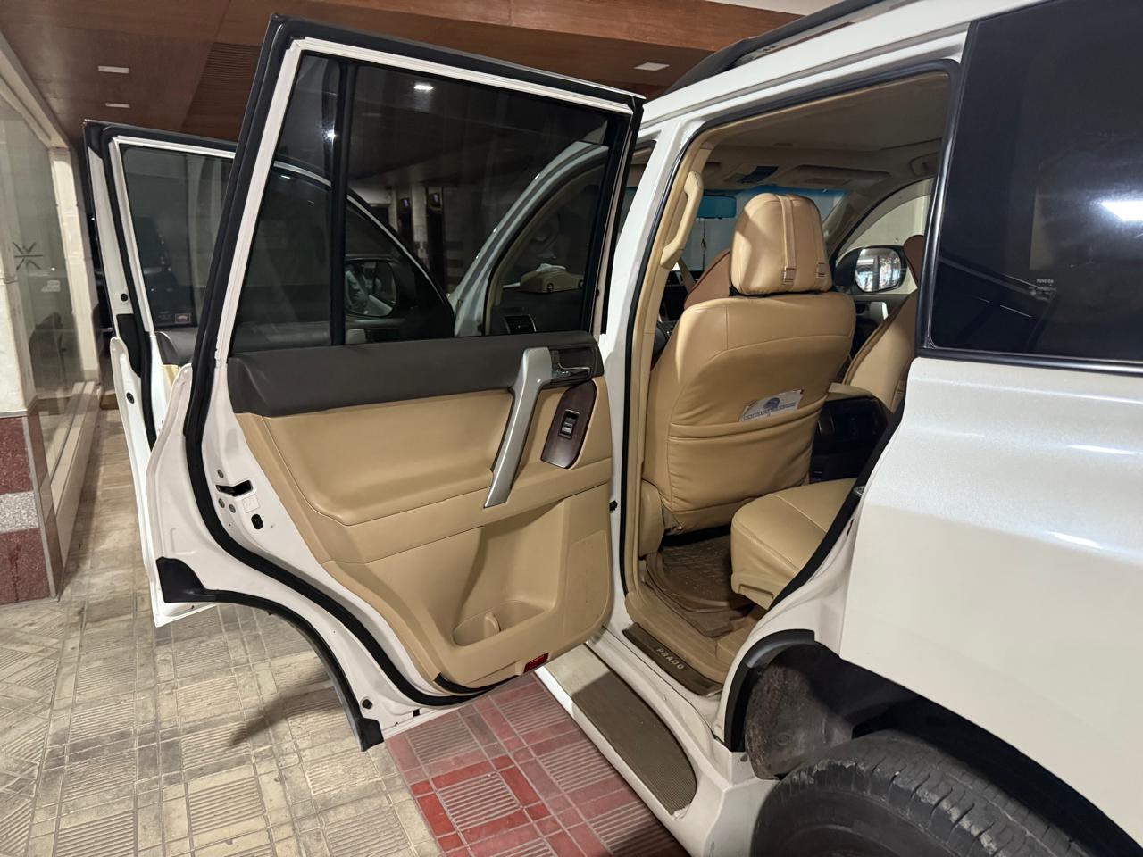 
								Toyota Land Cruiser Prado full									