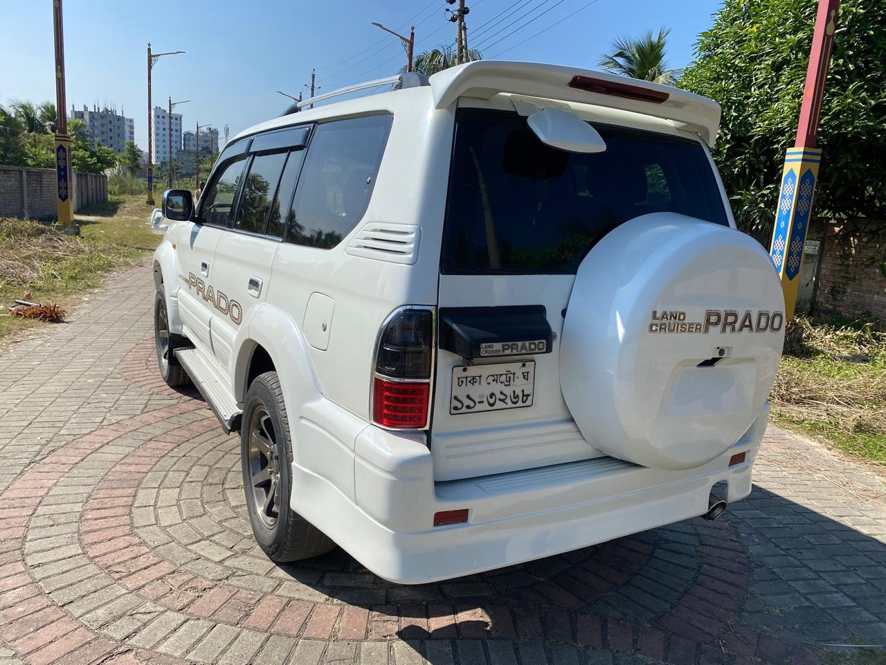 
								Toyota Land Cruiser Prado full									