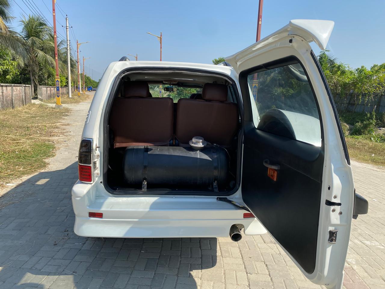 
								Toyota Land Cruiser Prado full									