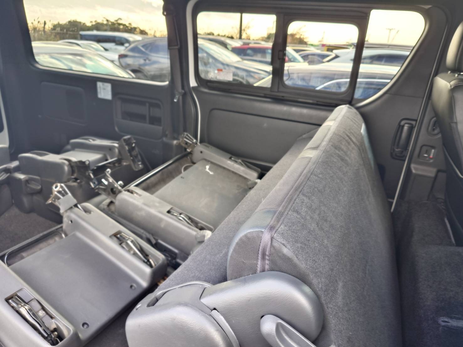 
								Reconditioned TOYOTA Hiace Super GL – 2022 full									