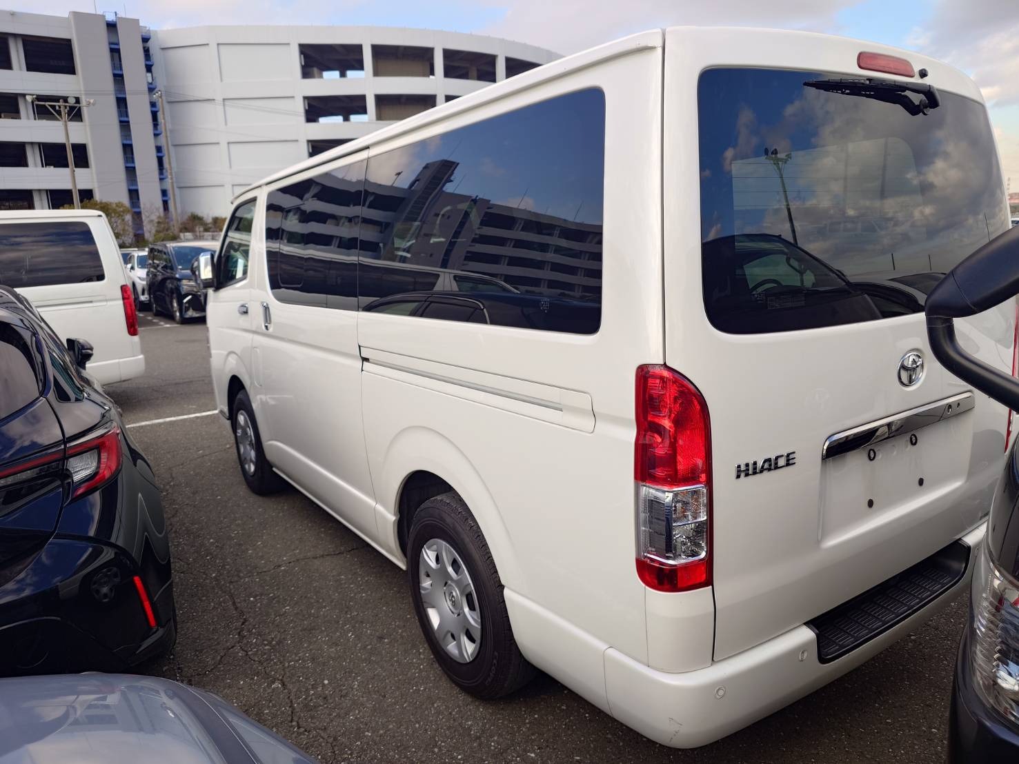 
								Reconditioned TOYOTA Hiace Super GL – 2022 full									