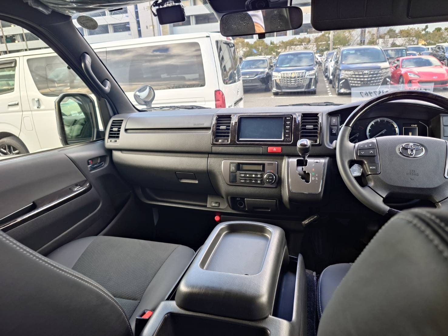 
								Reconditioned TOYOTA Hiace Super GL – 2022 full									