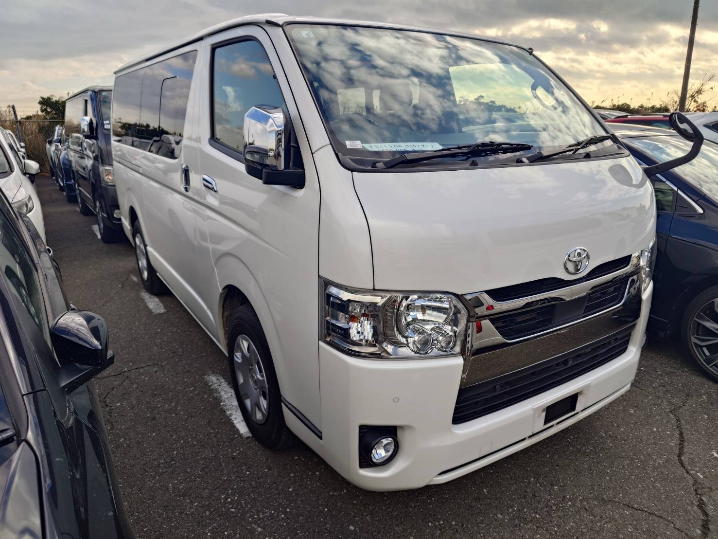 
								Reconditioned TOYOTA Hiace Super GL – 2022 full									