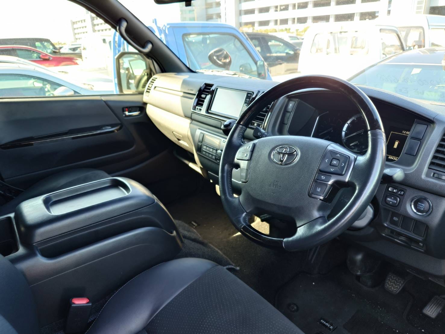 
								Reconditioned TOYOTA Hiace Super GL – 2020 full									