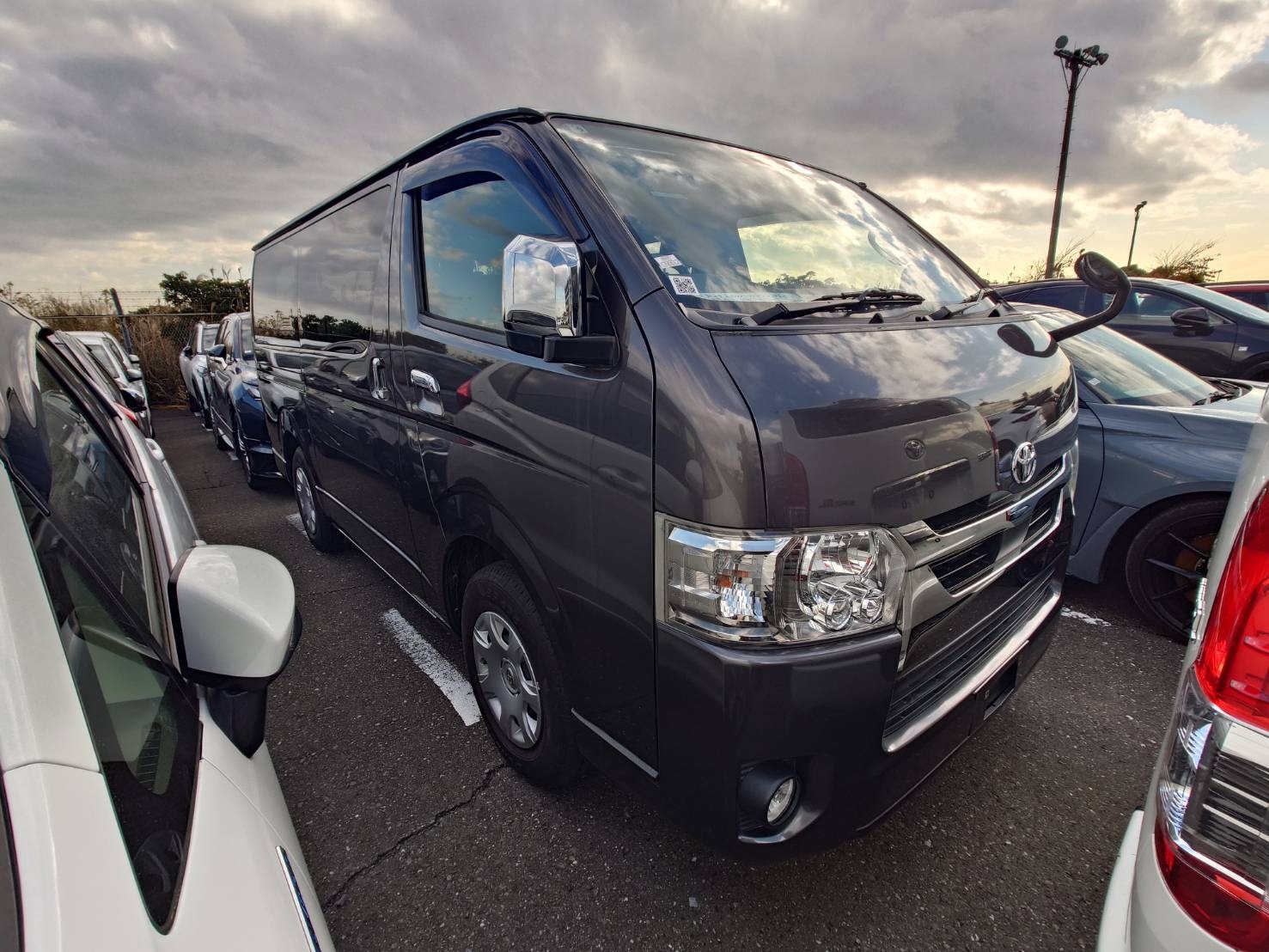 
								Reconditioned Toyota Hiace Super GL – 2020 full									