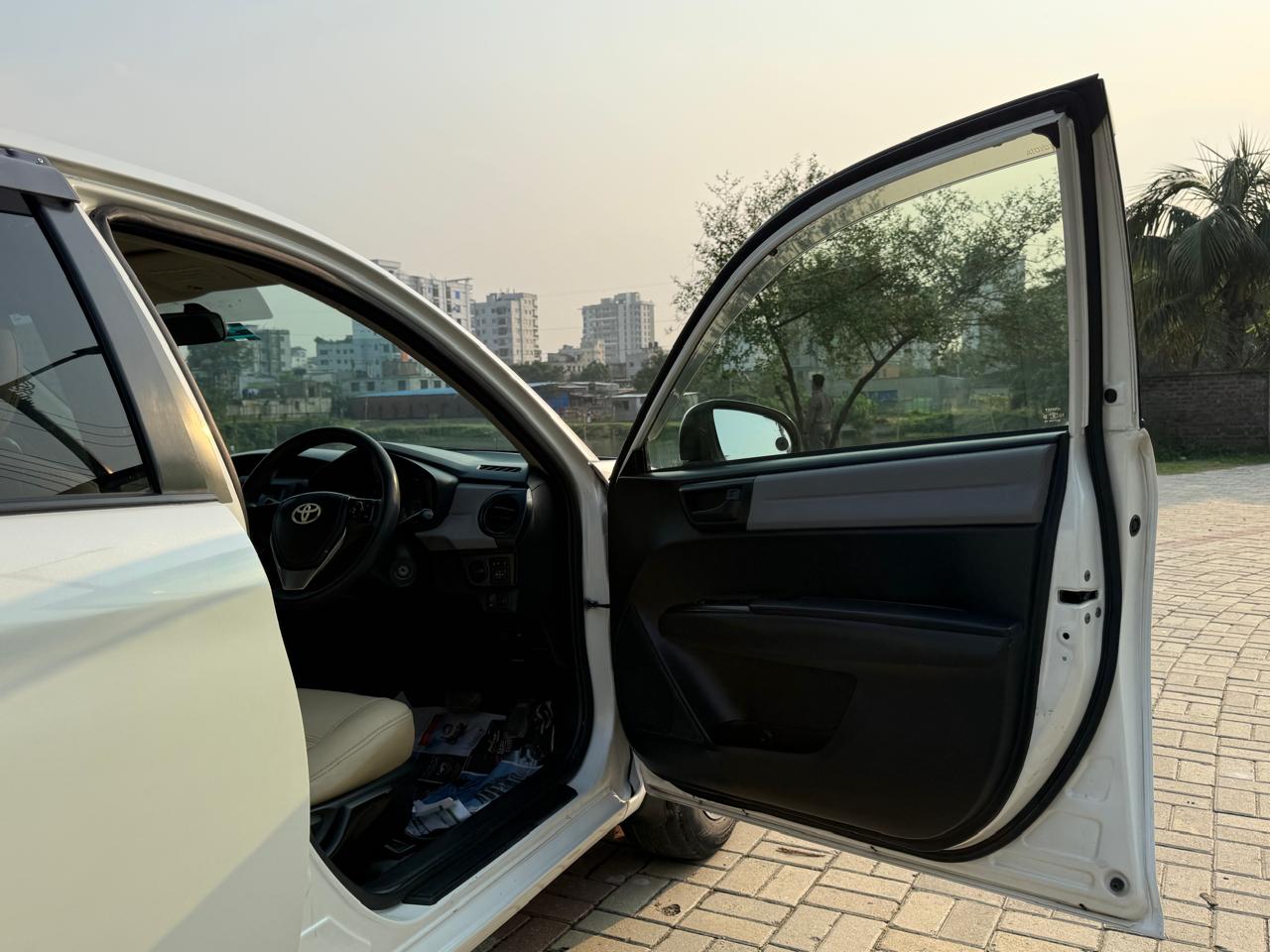 
								Toyota Axio Hybrid full									
