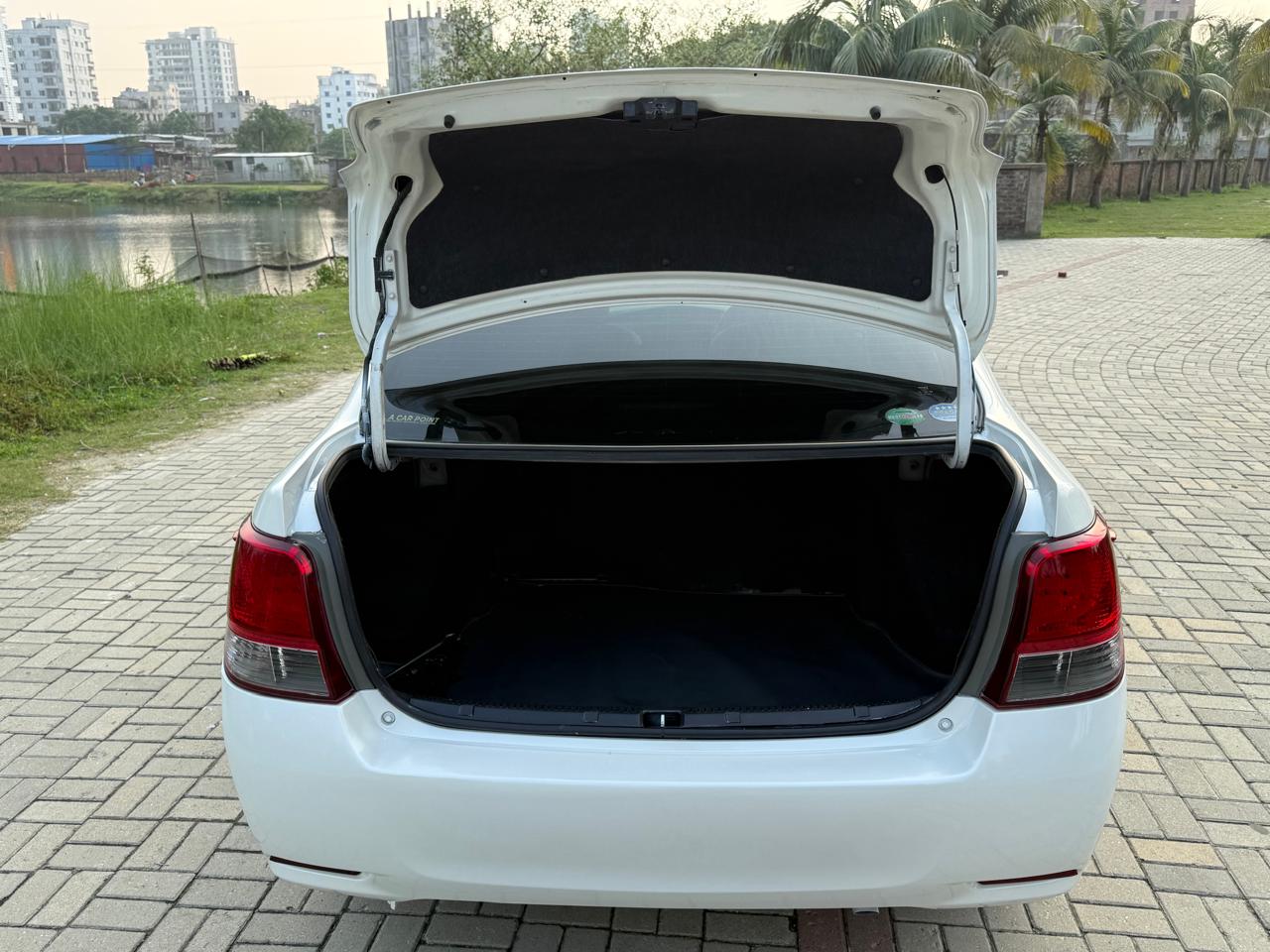 
								Toyota Axio Hybrid full									