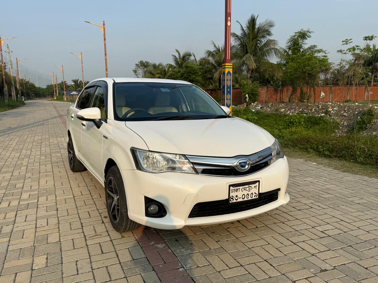 
								Toyota Axio Hybrid full									