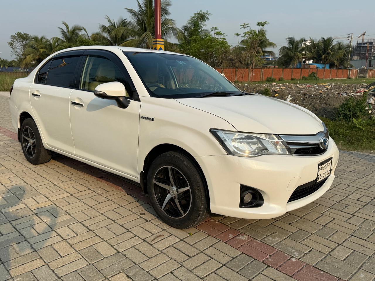 
								Toyota Axio Hybrid full									