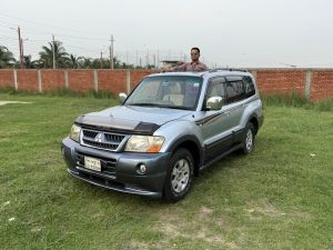 Mitsubishi Pajero 2003 (with Sunroof)