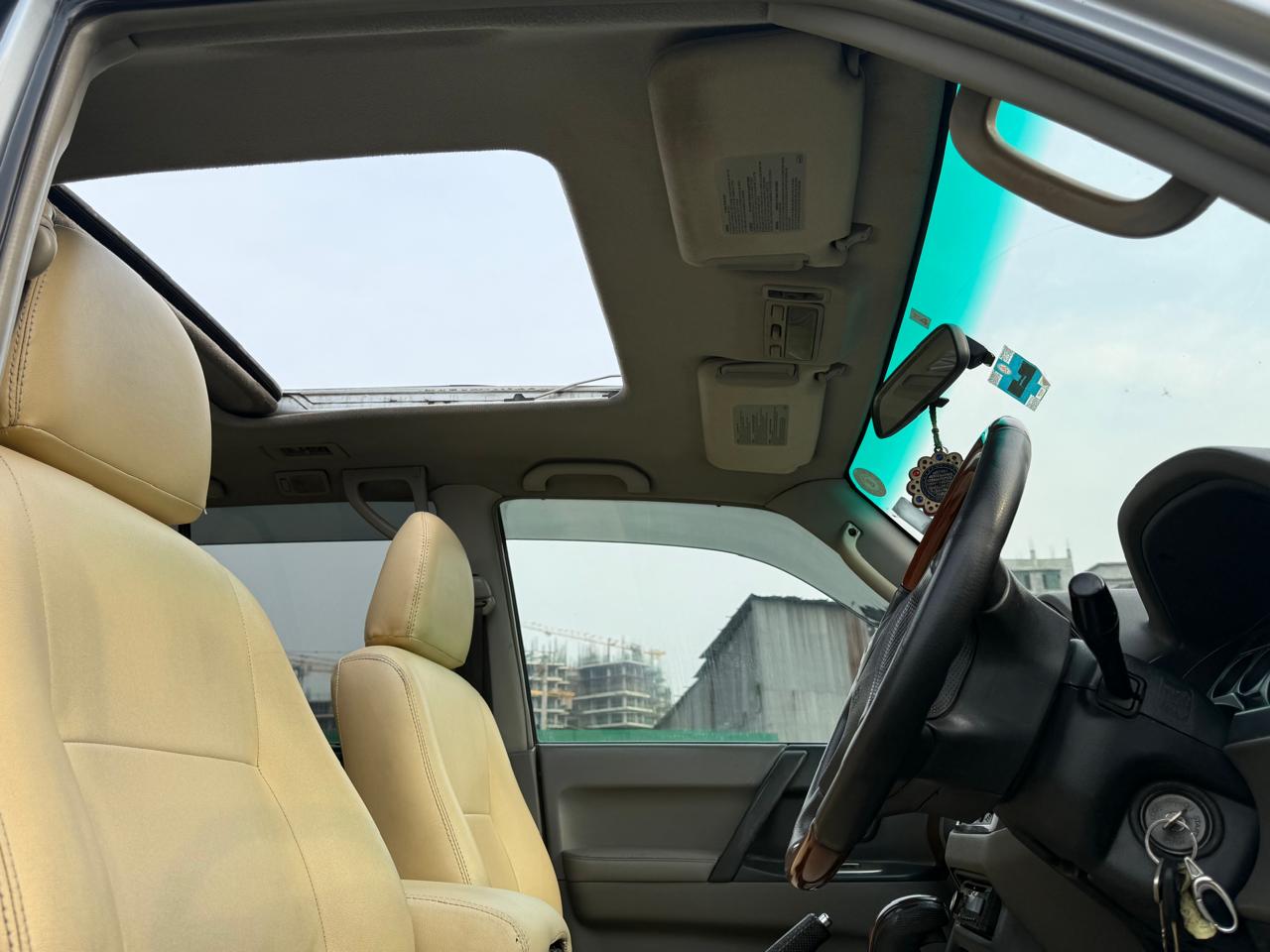 
								Mitsubishi Pajero 2003 (with Sunroof) full									