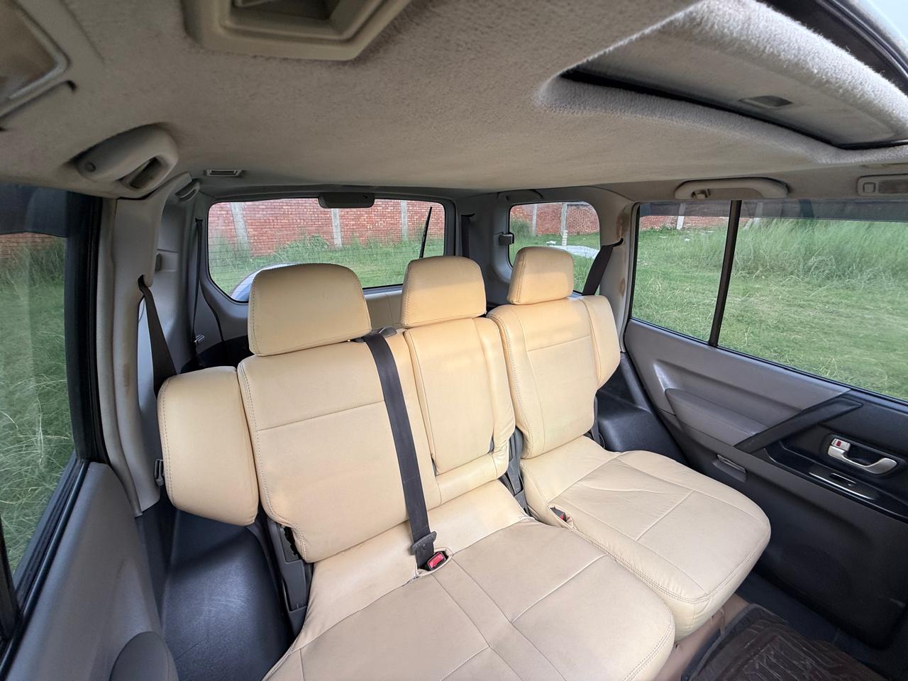 
								Mitsubishi Pajero 2003 (with Sunroof) full									