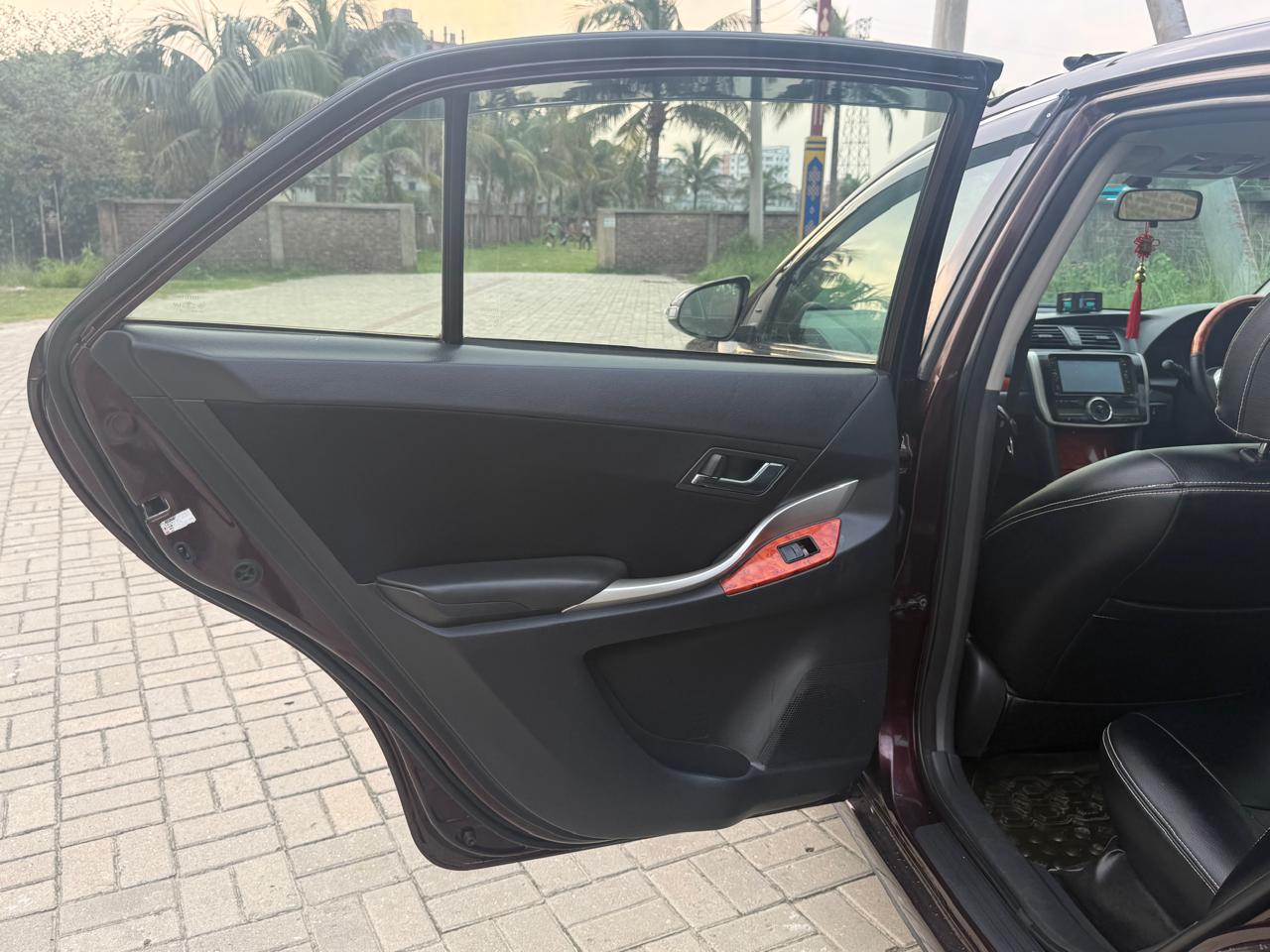 
								Toyota Premio 2010 full									
