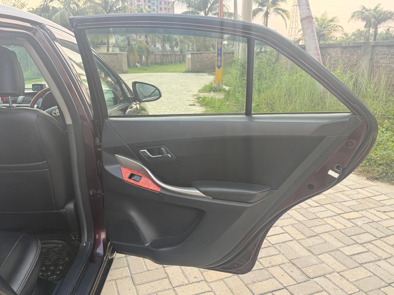 
								Toyota Premio 2010 full									