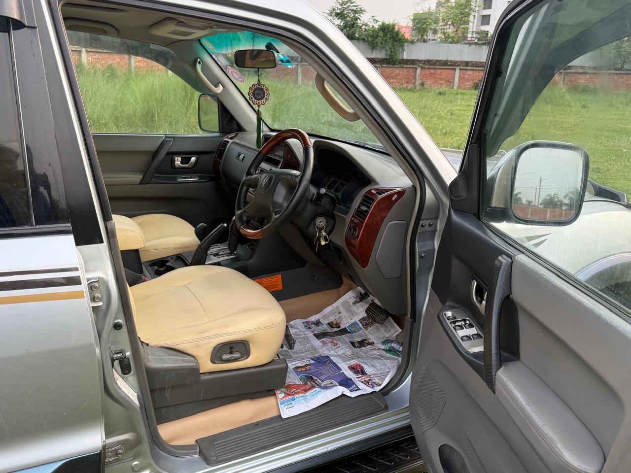 
								Mitsubishi Pajero 2003 (with Sunroof) full									