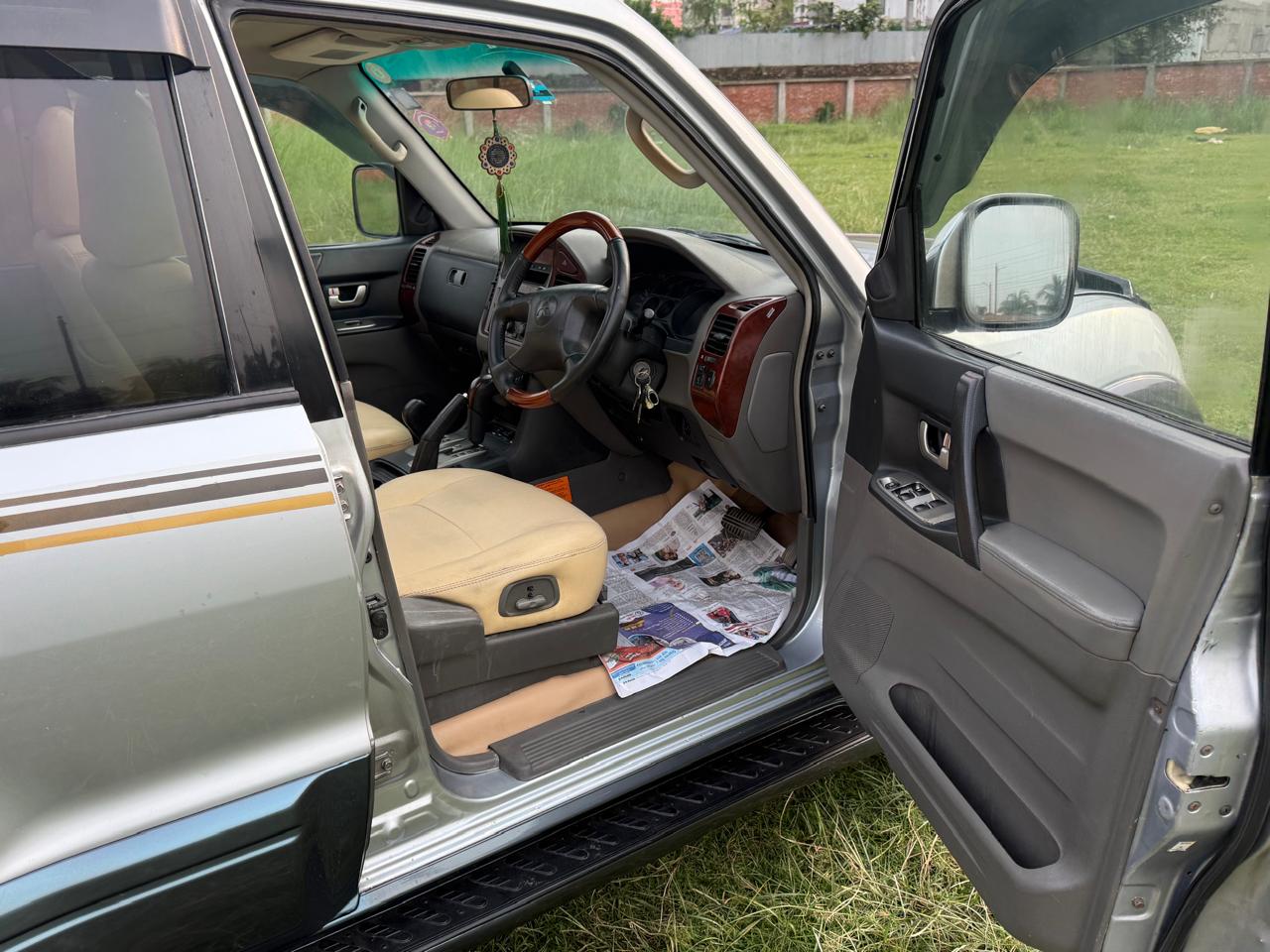 
								Mitsubishi Pajero 2003 (with Sunroof) full									