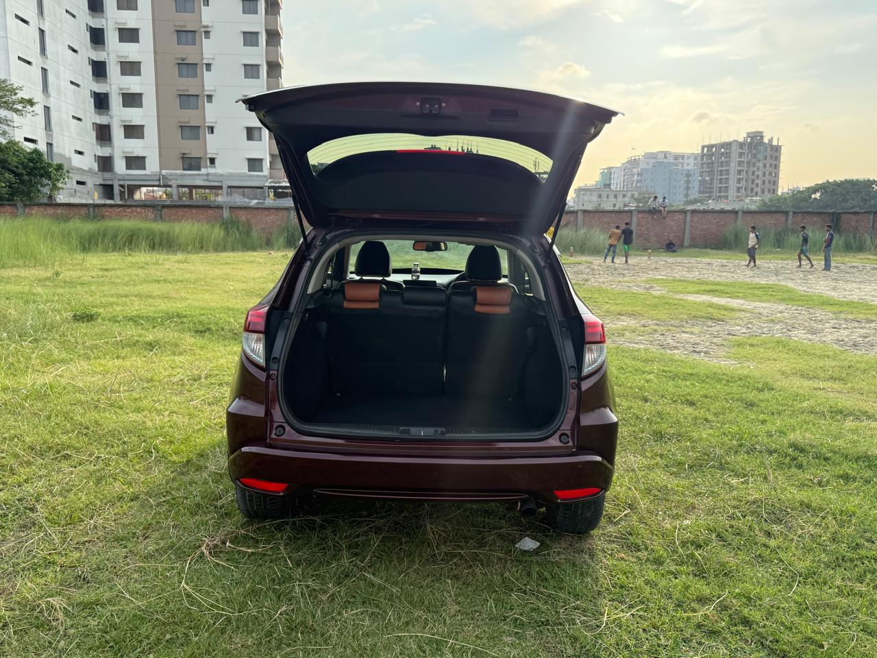 
								Honda Vezel 2015 full									