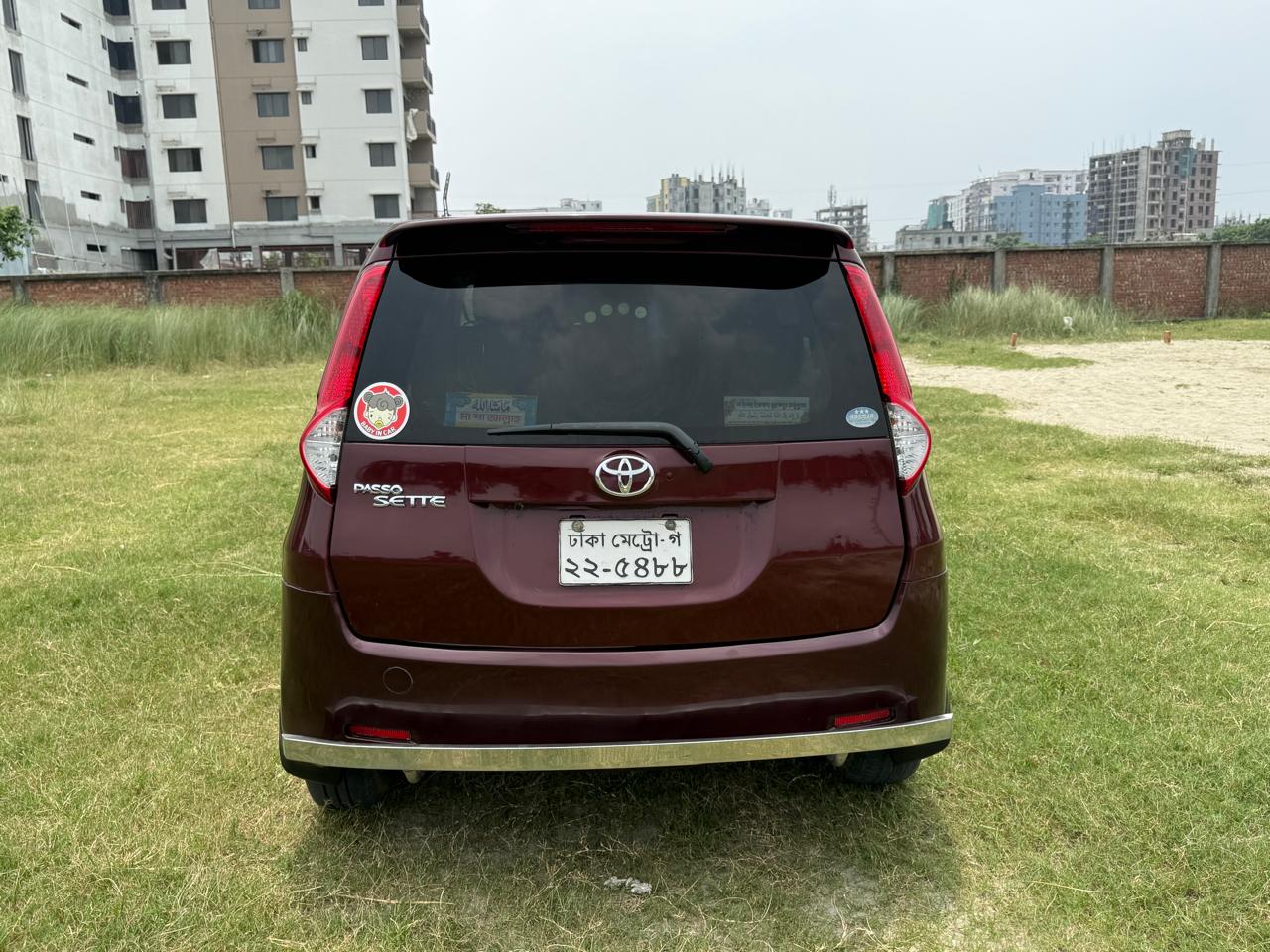 
								Toyota Passo Sette 2009 full									