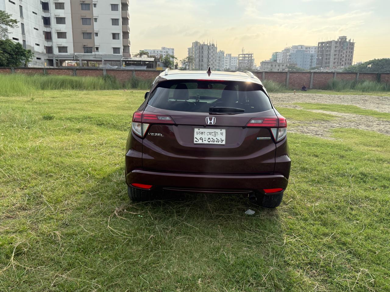 
								Honda Vezel 2015 full									