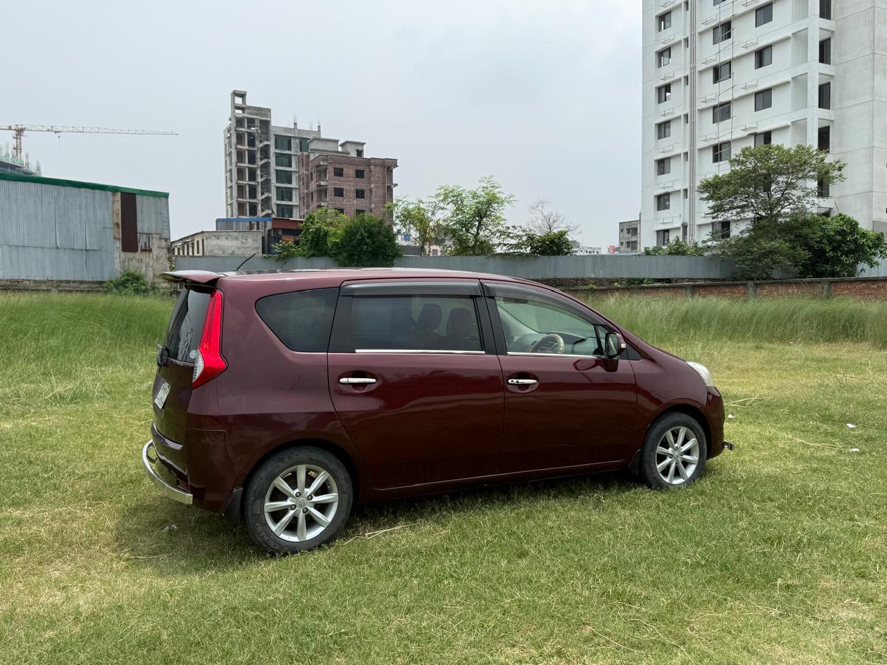 
								Toyota Passo Sette 2009 full									