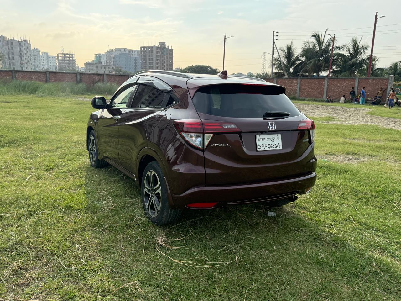 
								Honda Vezel 2015 full									