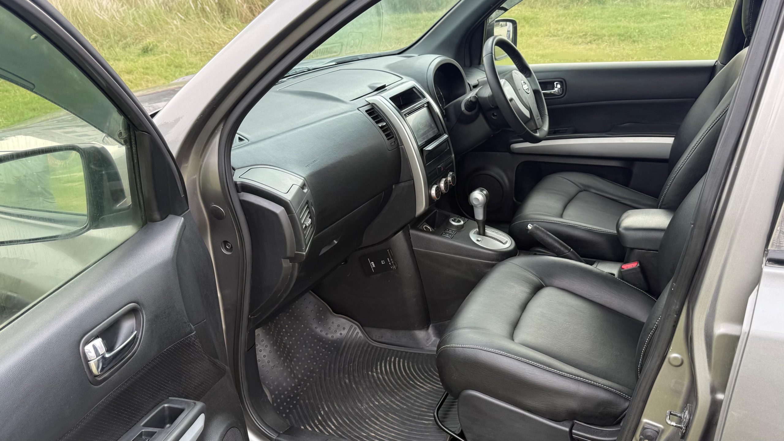 
								Nissan X Trail 2012 for Sale full									