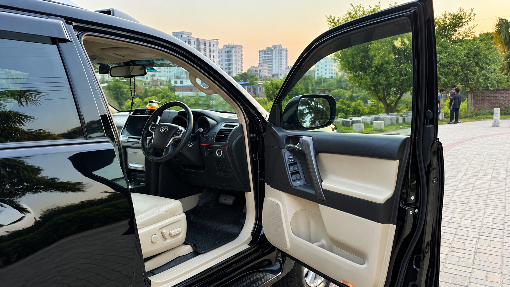
								Toyota Land Cruiser Prado 2012 for Sale full									